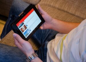 YouTubeでの漫画動画声優募集に関する応募方法は？
