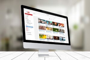 声優がYouTubeで副業として収益を得る方法は？