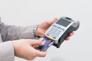 クレジットカードは何枚持つべきか、最適な枚数とは？