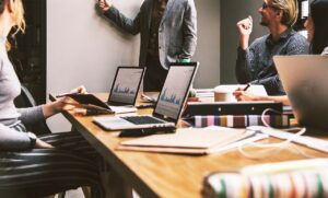 ナレーターの副業に最適なおすすめサイトは？