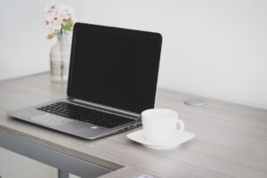 声優が在宅でできる仕事を探す際のおすすめサイトは？