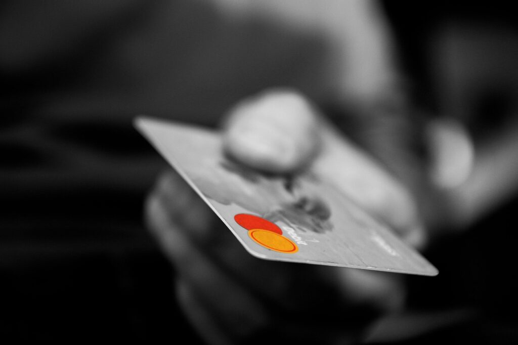 クレジットカードにどのようにキャッシュバックが得られますか？