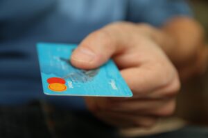 携帯電話での支払いにクレジットカードはどう使うべき？