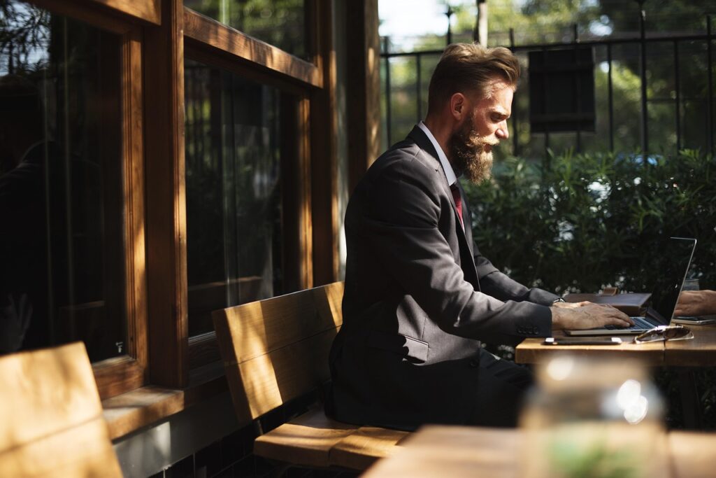 社会人が声優を目指すためのオンラインスクールはどれがおすすめ？
